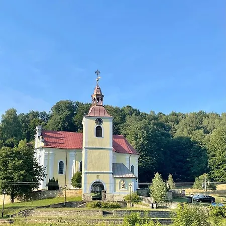 V Kratke 公寓 Kamenicky Senov